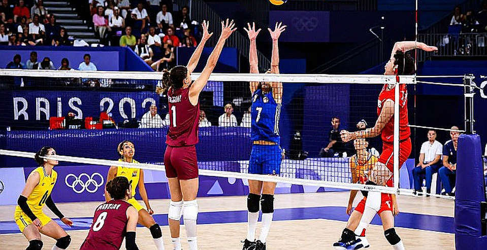 Sáu cú giao bóng không đáp trả: Türkiye hạ Serbia 3-0 và chạm tay vào vé Olympic 2028
