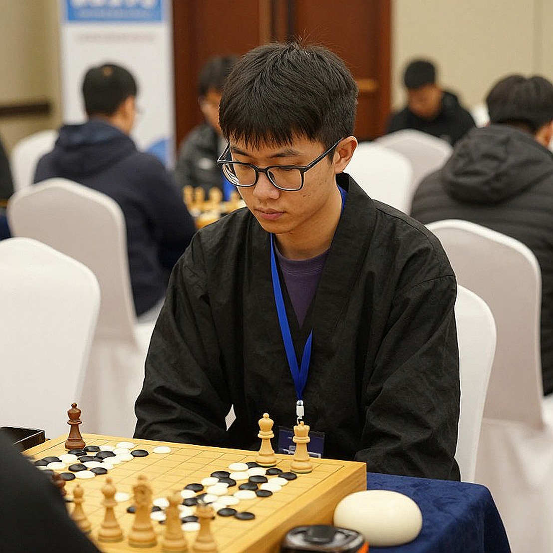 Bốn cây bút, 27 ván cờ ngắn và một cái tít không có thật: giải phẫu ChessBase Magazine #225