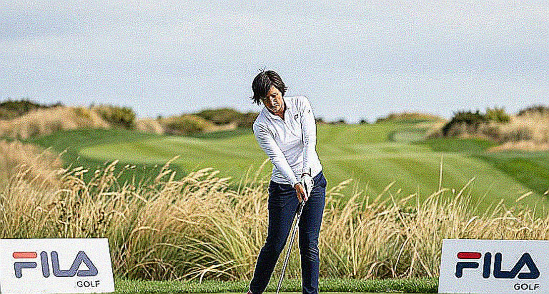 Mẹo kiểm tra hướng putt bằng điện thoại: Bí quyết từ GOLF Top 100 Teacher