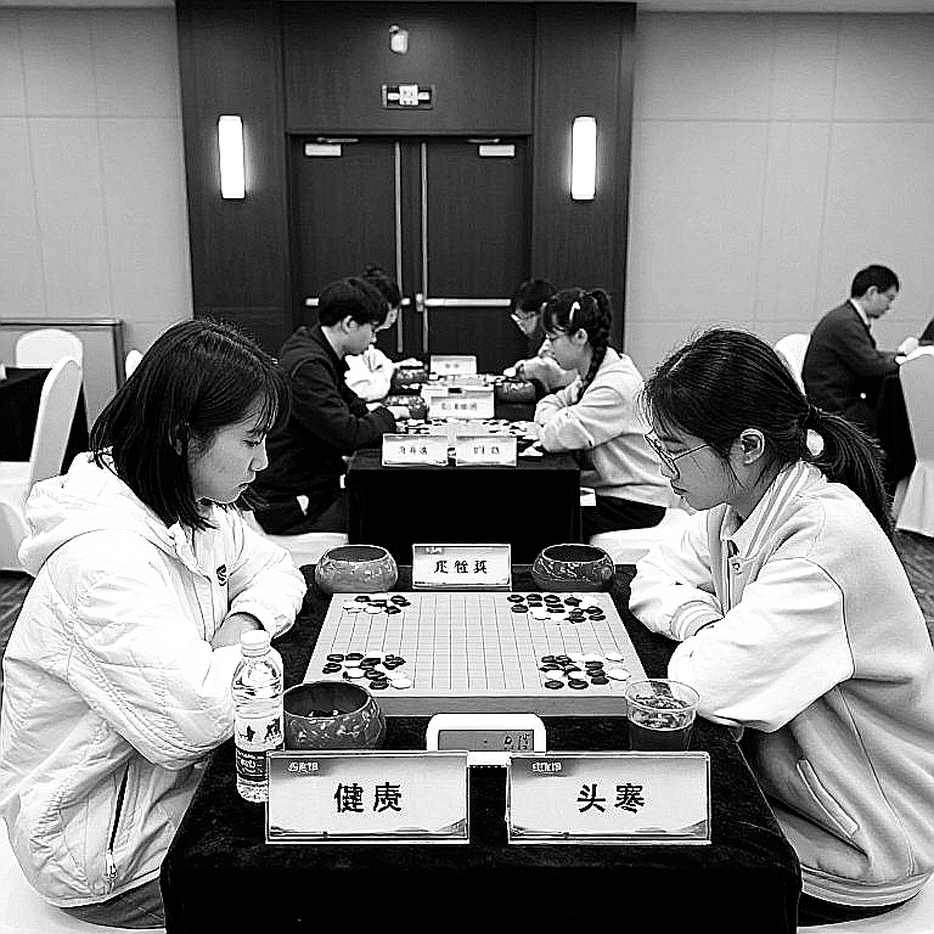 Carlsen trở lại, nhưng câu hỏi thật sự: Ai sẽ gục ngã vì lịch thi đấu?