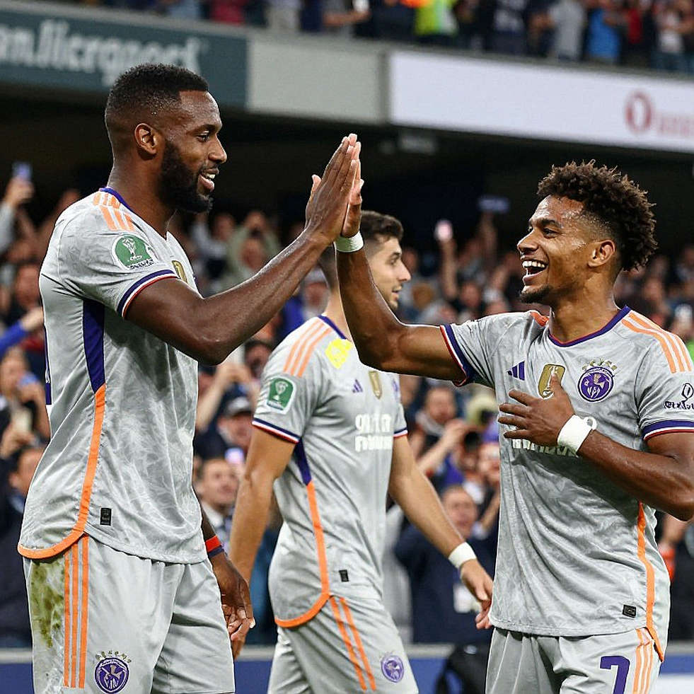 Phạm Tuấn Hải mở khóa hàng thủ Thanh Hóa: Nam Định thắng 2-0 bằng nhịp tạt cánh