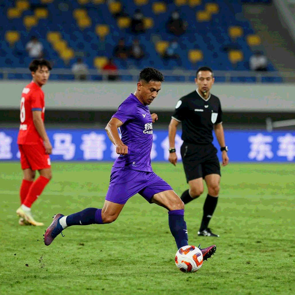 Từ Rajamangala đến sân tập 6 giờ 45: V.League và bài toán đội hình sâu