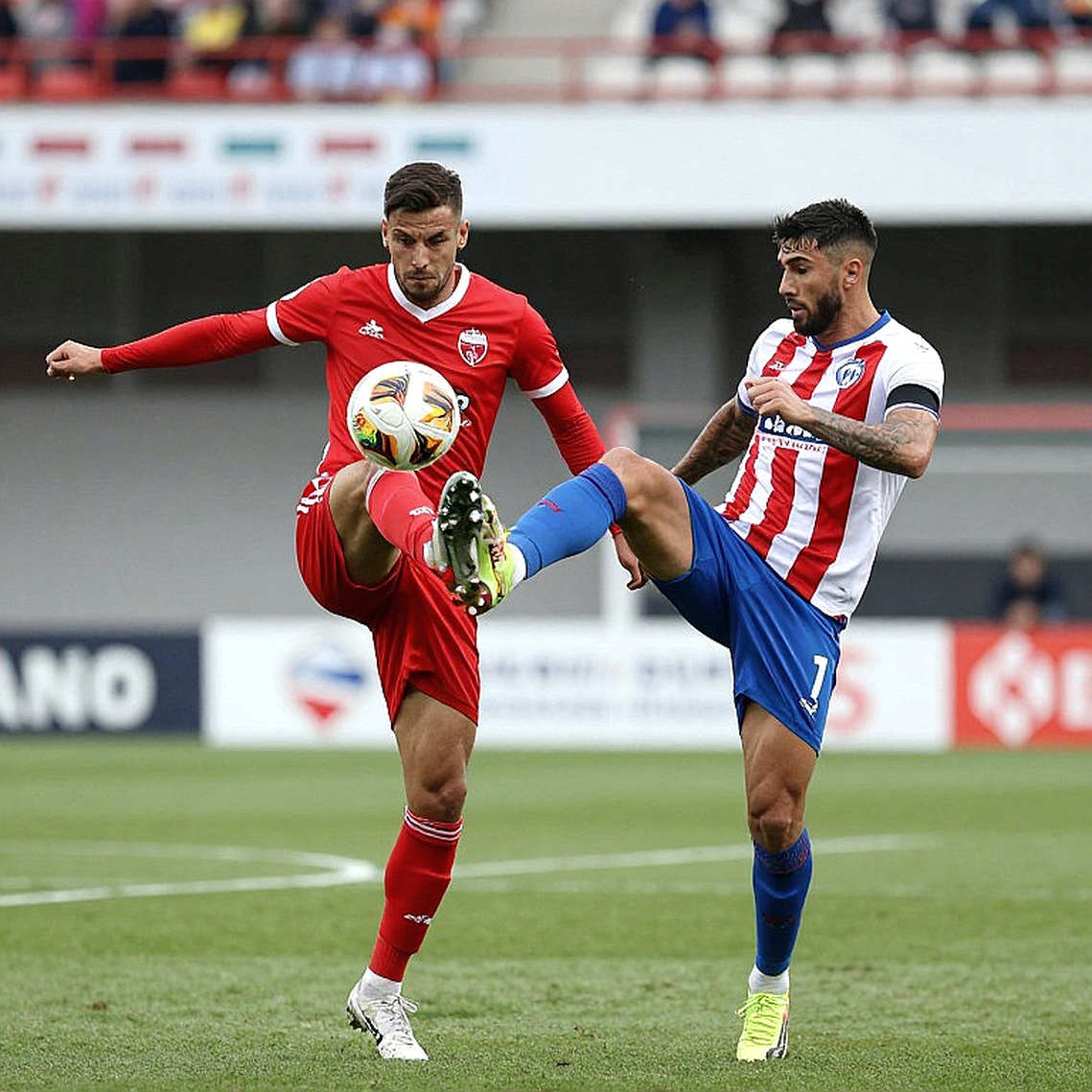 Khoảng trống dữ liệu ở V.League: vì sao tin chuyển nhượng Việt Nam luôn đến muộn và luôn sai Khoảng trống dữ liệu ở V.League: vì sao tin chuyển nhượng Việt Nam luôn đến muộn và luôn sai