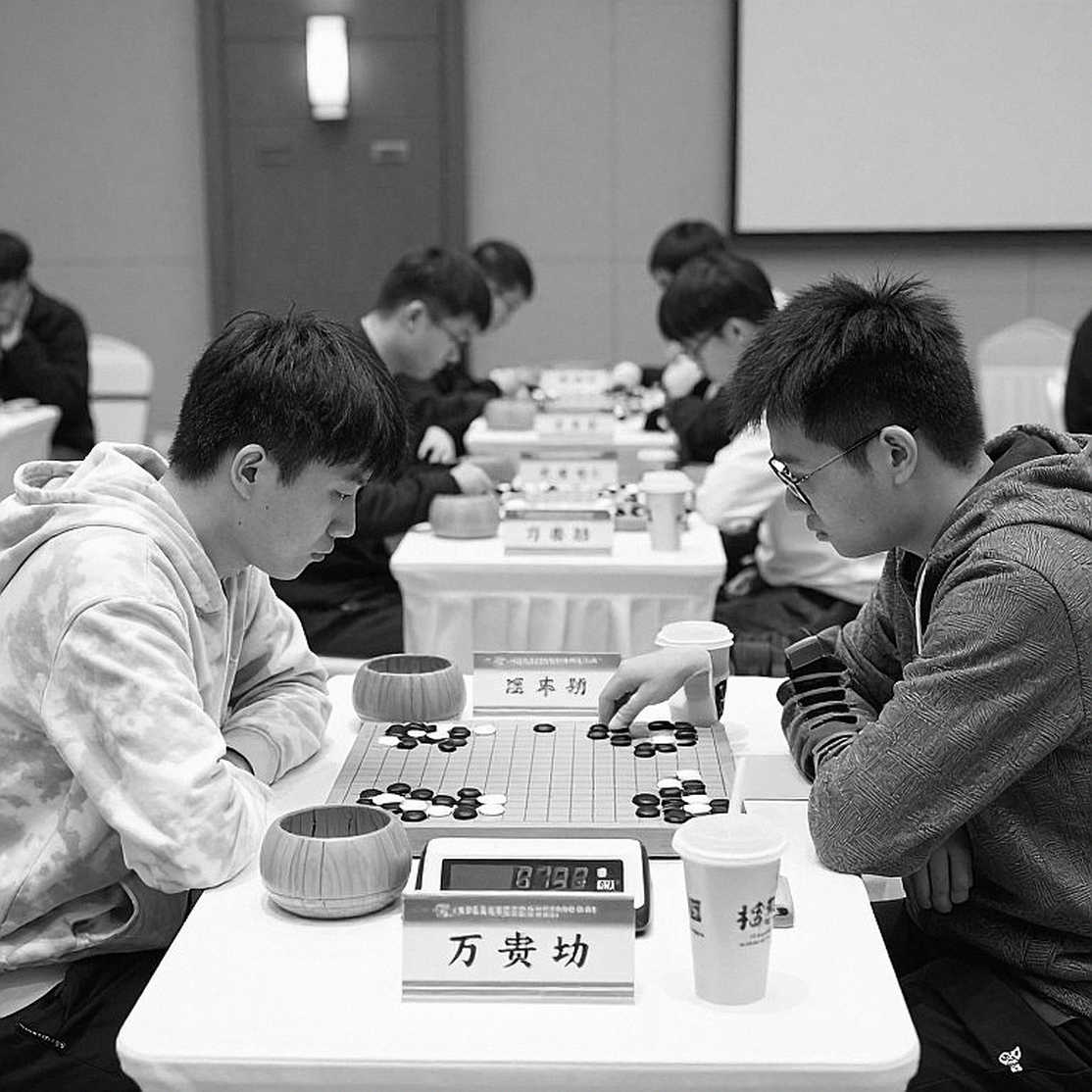 Samarkand Round 1: Nine Seeded Teams Win 4-0, and an Engine Ad on the Same Page Samarkand Round 1: Nine Seeded Teams Win 4-0, and an Engine Ad on the Same Page
