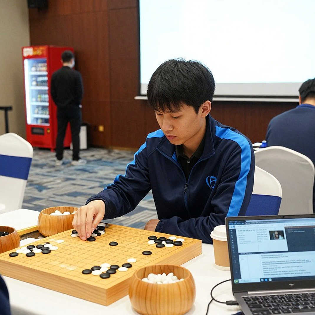 Carlsen chỉ ra kẻ chiếu trên và người dưới cơ: Sindarov được đánh giá cao hơn Gukesh tại Giải vô địch cờ vua thế giới Carlsen chỉ ra kẻ chiếu trên và người dưới cơ: Sindarov được đánh giá cao hơn Gukesh tại Giải vô địch cờ vua thế giới