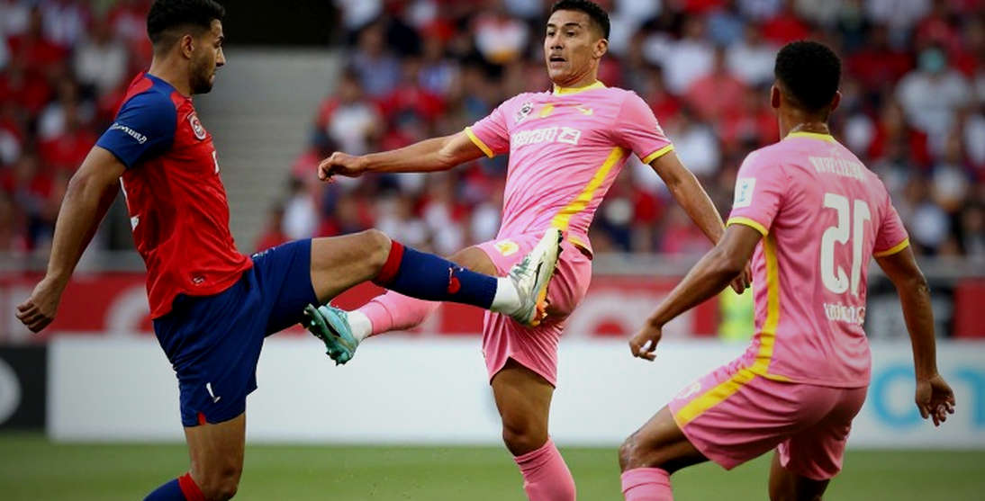 Chợ chuyển nhượng V.League và thứ tiền tệ không in trên hợp đồng