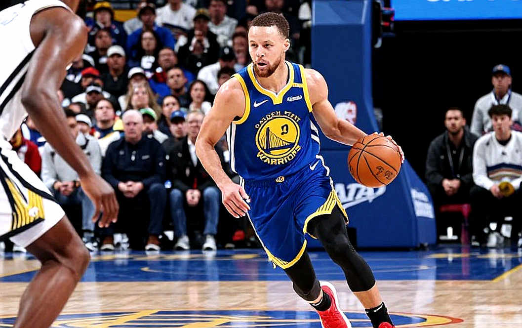 Curry tập tễnh rời sân tập: Warriors bước vào trận mở màn với một mắt cá và ba khoảng trống