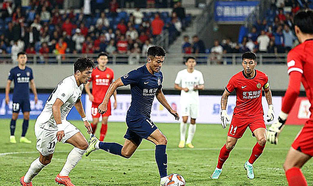 Hai mươi phút cuối: chiều sâu đội hình và cuộc chiến tiêu hao ở V.League