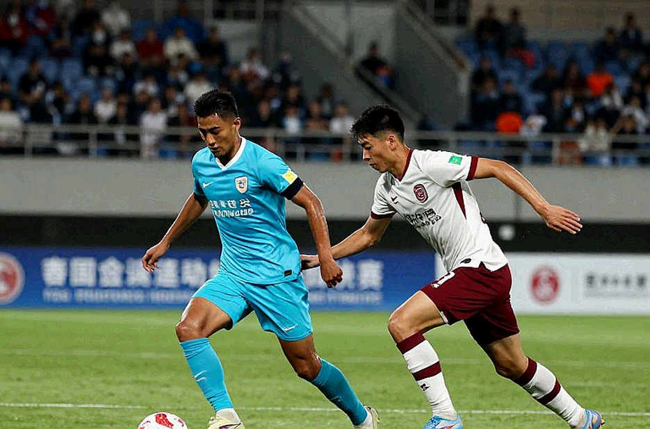 743 ngày không năm trận thắng liền: mái tóc của một cổ động viên và tấm gương ở Old Trafford