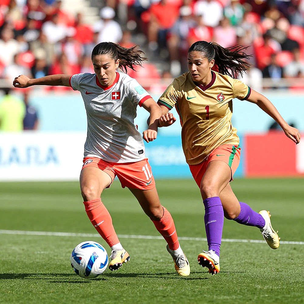 Việt Nam 1-0 Philippines: Ba điểm thật, quy trình mỏng, và mũi kim nhỏ mang tên xà ngang Việt Nam 1-0 Philippines: Ba điểm thật, quy trình mỏng, và mũi kim nhỏ mang tên xà ngang